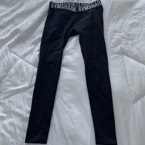 BLACK GYMSHARK LEGGINGS